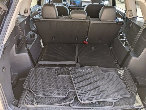 Certified 2024 Volkswagen Atlas SE FWD image 25