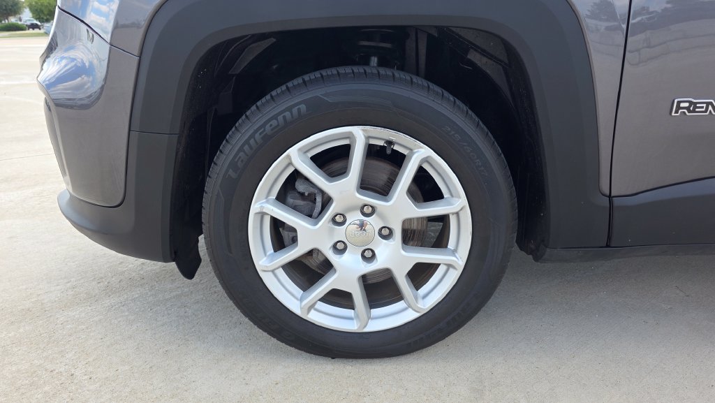 Used 2020 Jeep Renegade Latitude w/ Cold Weather Group FWD image 10