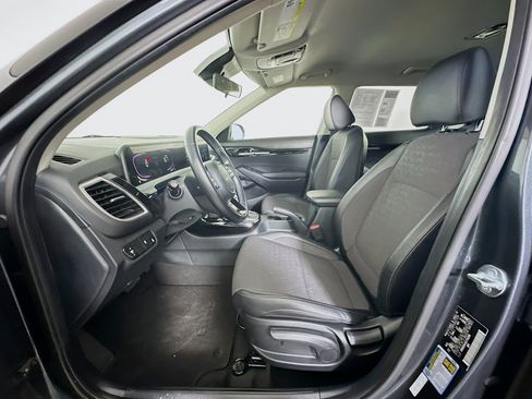 Used 2025 Kia Seltos S image 13