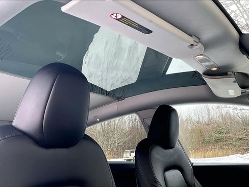 Used 2022 Tesla Model Y Long Range image 13