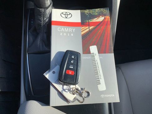 Used 2018 Toyota Camry SE image 12