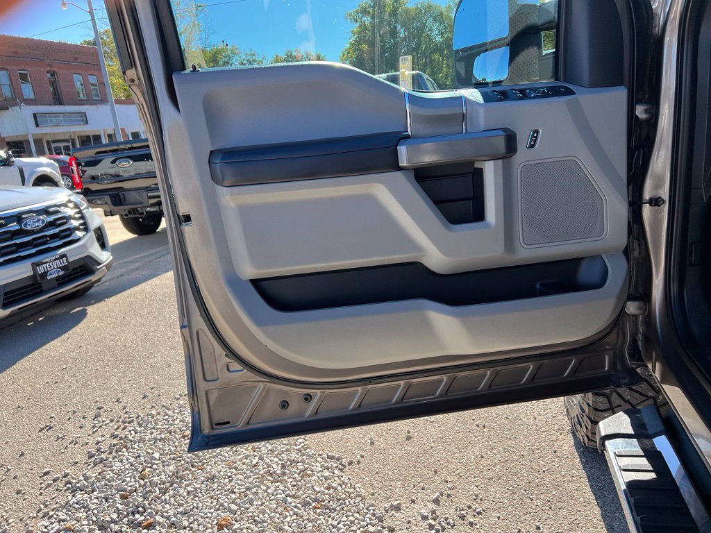Used 2021 Ford F250 XLT w/ XLT Premium Package AWD/4WD image 11