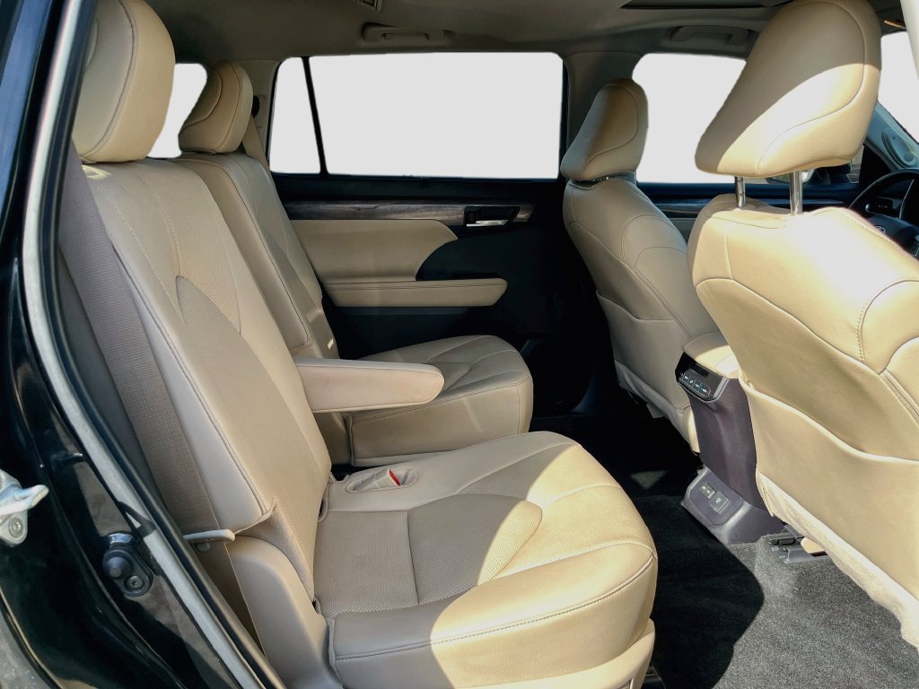 Used 2024 Toyota Highlander Limited FWD image 28