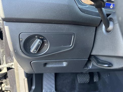 Used 2023 Volkswagen Tiguan SE image 36