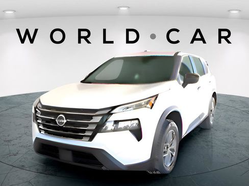 Used 2025 Nissan Rogue S image 4