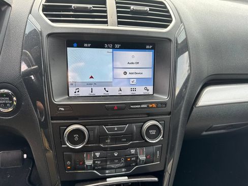 Used 2017 Ford Explorer XLT w/ Equipment Group 202A AWD/4WD image 4