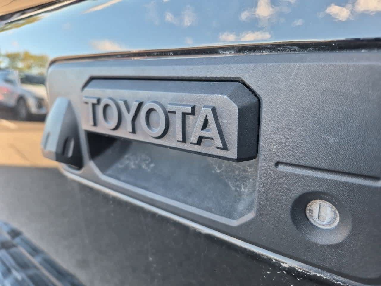 Used 2018 Toyota Tundra Limited w/ Limited Premium Package AWD/4WD image 11