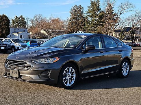 Used 2019 Ford Fusion SE image 3
