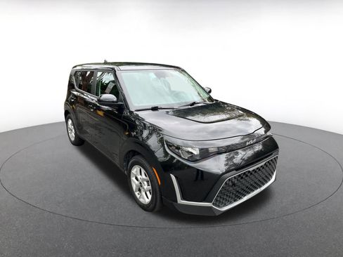 Used 2025 Kia Soul LX w/ LX Technology Package image 1