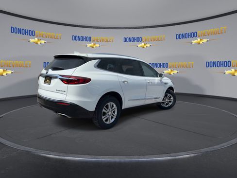 Used 2018 Buick Enclave Essence image 11