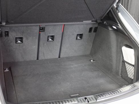 Certified 2025 Porsche Macan image 17