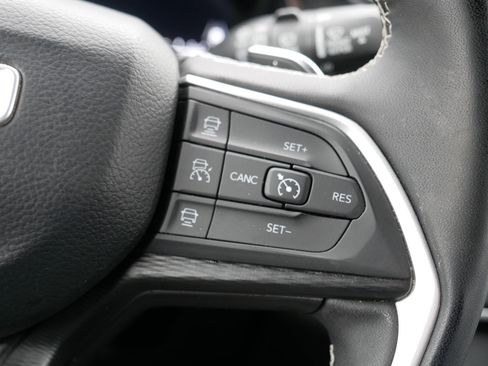 Used 2024 Jeep Grand Cherokee Altitude image 29