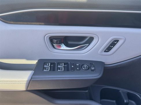 Used 2023 Honda Pilot Touring image 11