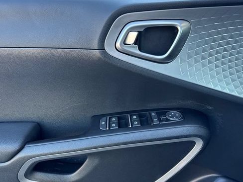 Certified 2025 Kia Soul LX w/ LX Technology Package FWD image 13