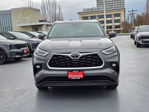 Used 2023 Toyota Highlander XLE FWD image 8