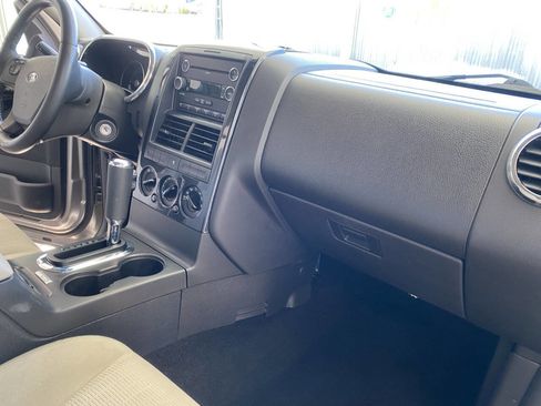 Used 2008 Ford Explorer XLT image 38