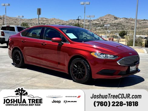 Used 2017 Ford Fusion SE w/ Fusion SE Technology Package FWD image 1