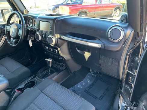 Used 2011 Jeep Wrangler Sahara image 23