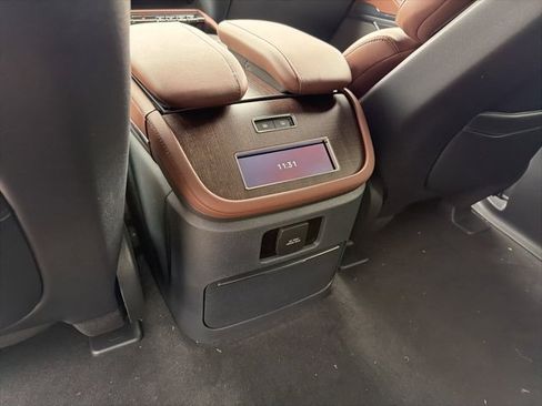 New 2025 Lincoln Navigator Reserve image 8