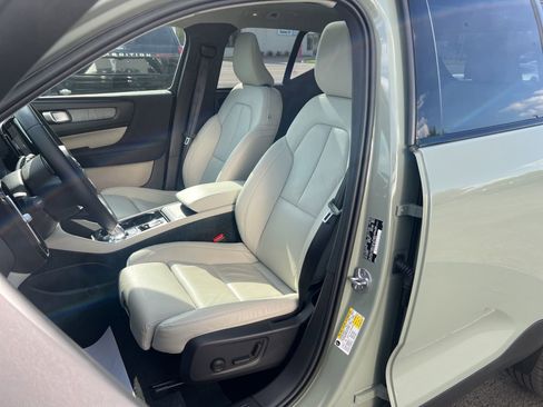 Used 2023 Volvo XC40 B5 Plus w/ Driver Assist Package AWD/4WD image 24