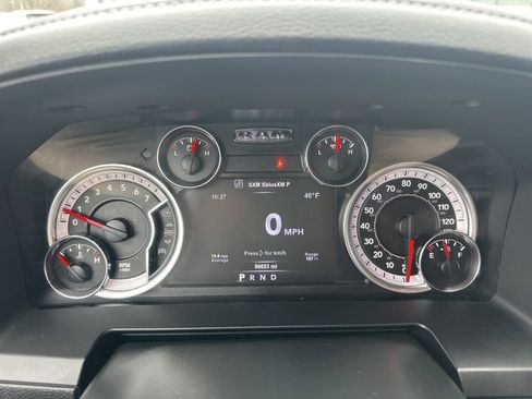 Used 2018 RAM 1500 Laramie w/ Convenience Group AWD/4WD image 30