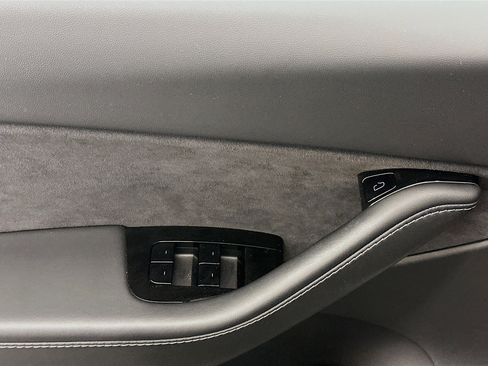 Used 2021 Tesla Model Y Long Range image 15