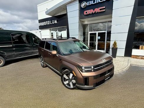 Used 2025 Hyundai Santa Fe Limited image 2