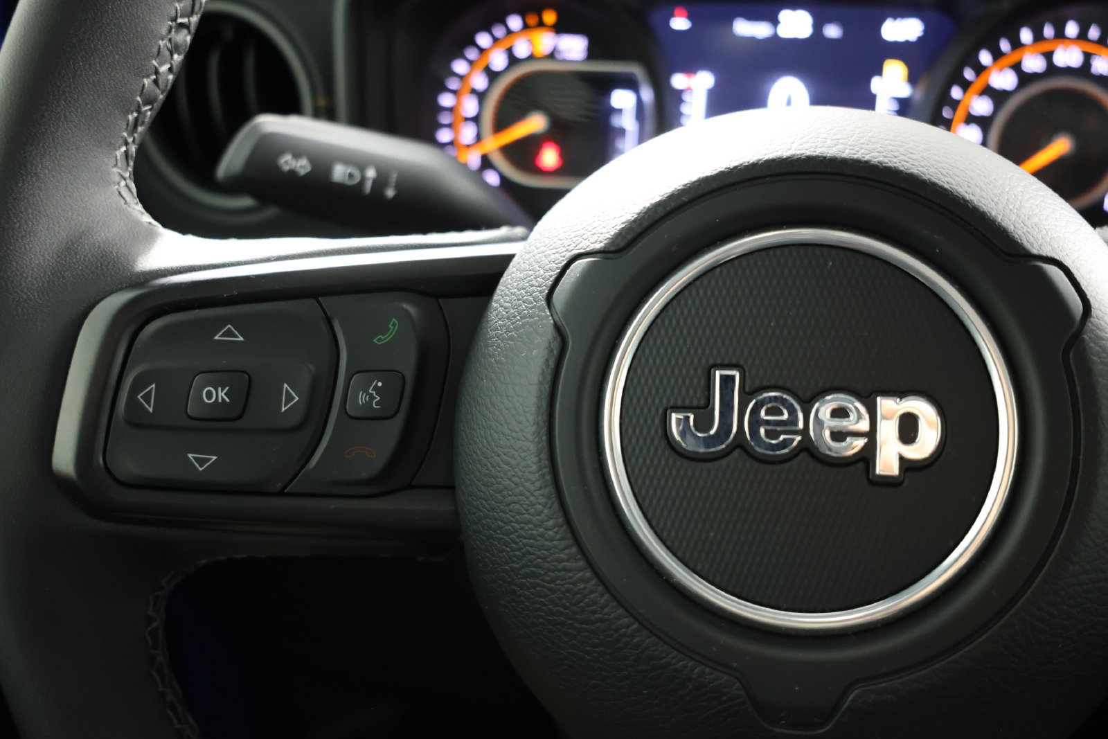 Used 2025 Jeep Gladiator Mojave w/ Convenience Group AWD/4WD image 26