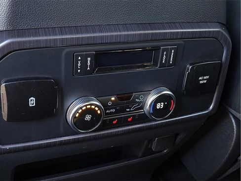 Used 2023 Ford Expedition Platinum image 11