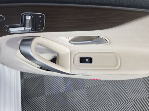 Used 2025 Mercedes-Benz CLA 250 image 35
