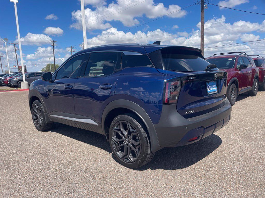 Used 2026 Nissan Kicks SR w/ SR Premium Package FWD image 5