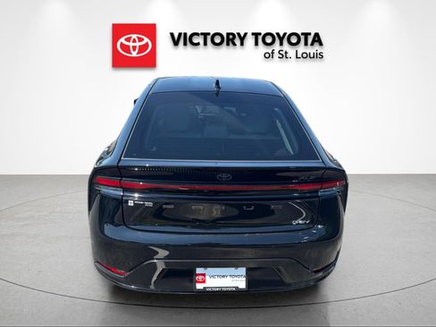 Used 2024 Toyota Prius XLE FWD image 4