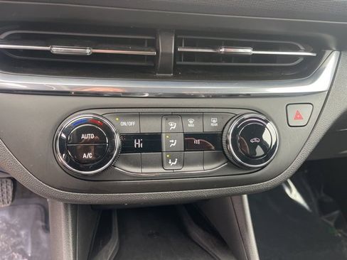 Used 2025 Buick Envista Preferred w/ Convenience II Package image 27