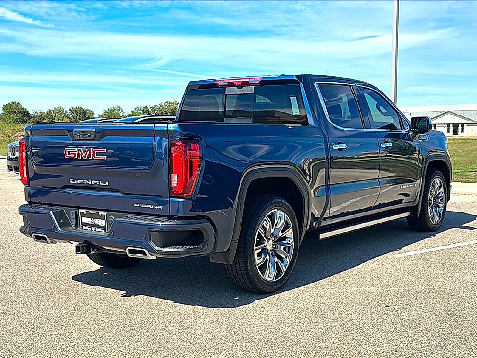 Used 2023 GMC Sierra 1500 Denali w/ Denali Reserve Package AWD/4WD image 8