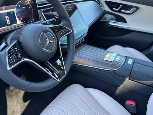 New 2026 Mercedes-Benz E 350 4MATIC Sedan image 10