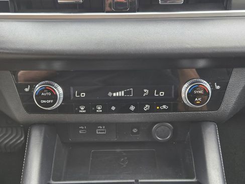 Used 2024 Mitsubishi Outlander SE image 21