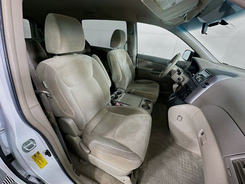 Used 2009 Toyota Sienna LE image 28