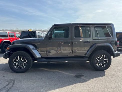 Used 2025 Jeep Wrangler Unlimited Sahara AWD/4WD image 7