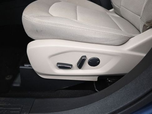 Used 2018 Ford Explorer XLT AWD/4WD image 10