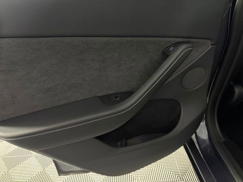 Used 2024 Tesla Model Y Long Range AWD/4WD image 27