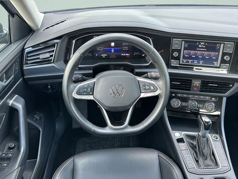 Used 2024 Volkswagen Jetta SE FWD image 10