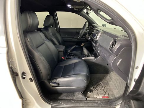 Used 2021 Toyota Tacoma TRD Off-Road w/ TRD Premium Off Road Package image 5