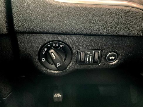 Used 2015 Dodge Charger SXT image 34