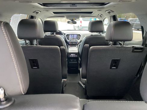 Used 2023 GMC Acadia SLT w/ Elevation Edition image 11