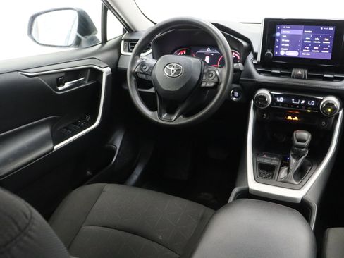 Certified 2025 Toyota RAV4 XLE FWD image 31