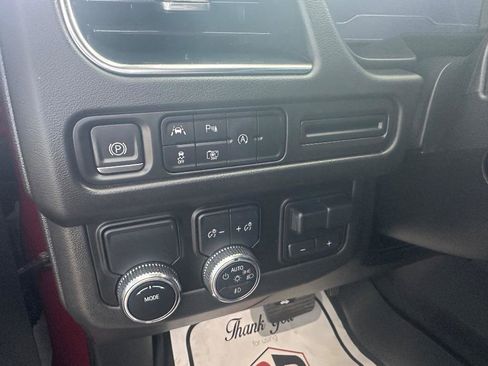 Used 2023 GMC Yukon SLT w/ SLT Premium Package image 6