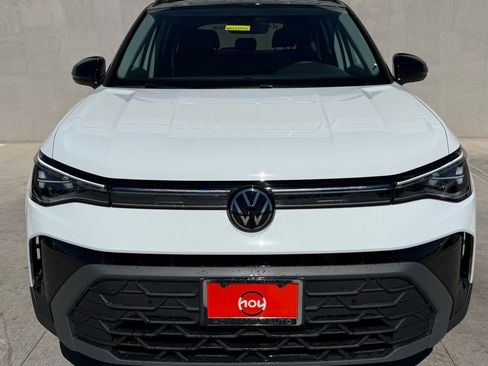 Certified 2025 Volkswagen Taos SE image 2