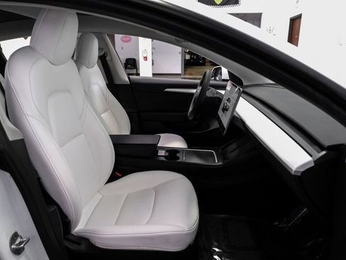 Used 2023 Tesla Model 3 Standard Range image 32