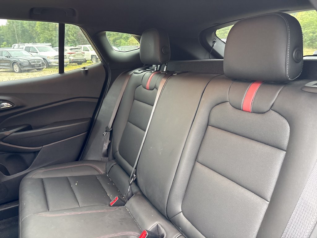 Used 2025 Chevrolet Trax RS w/ Sunroof Package FWD image 14