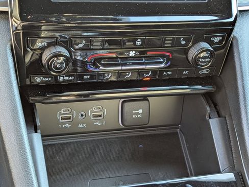 Used 2025 Jeep Grand Cherokee Altitude image 23